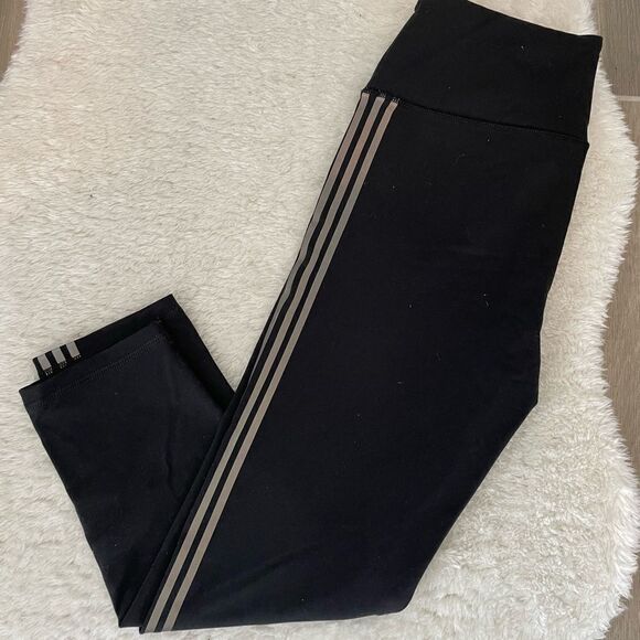 𝅺Victoria’s Secret Sport Capris - Picture 8 of 8